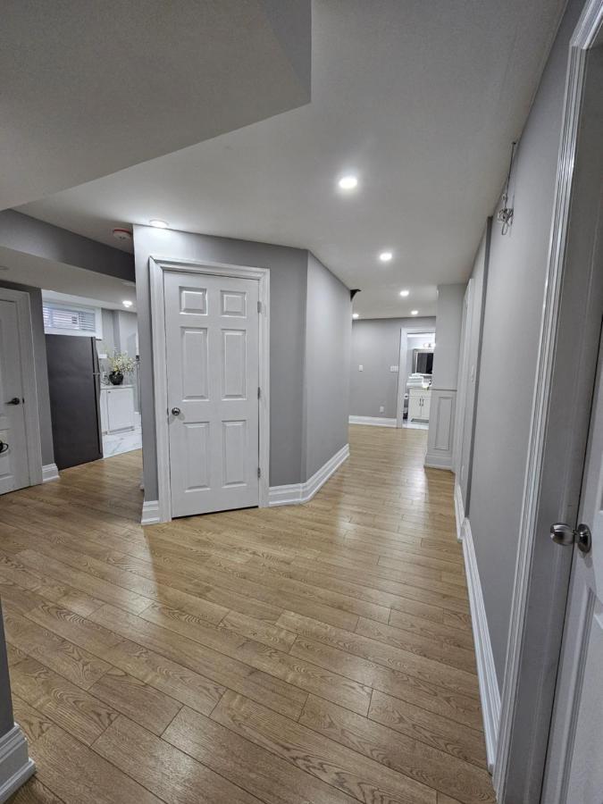 Basement Apartment In Luxury Beach House Торонто Екстер'єр фото