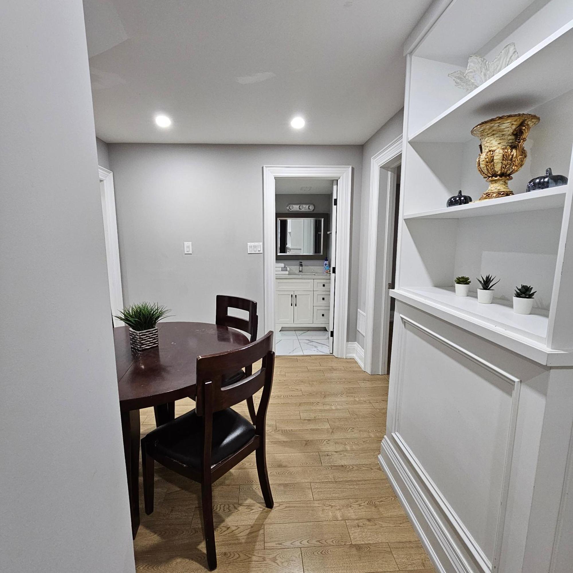 Basement Apartment In Luxury Beach House Торонто Екстер'єр фото