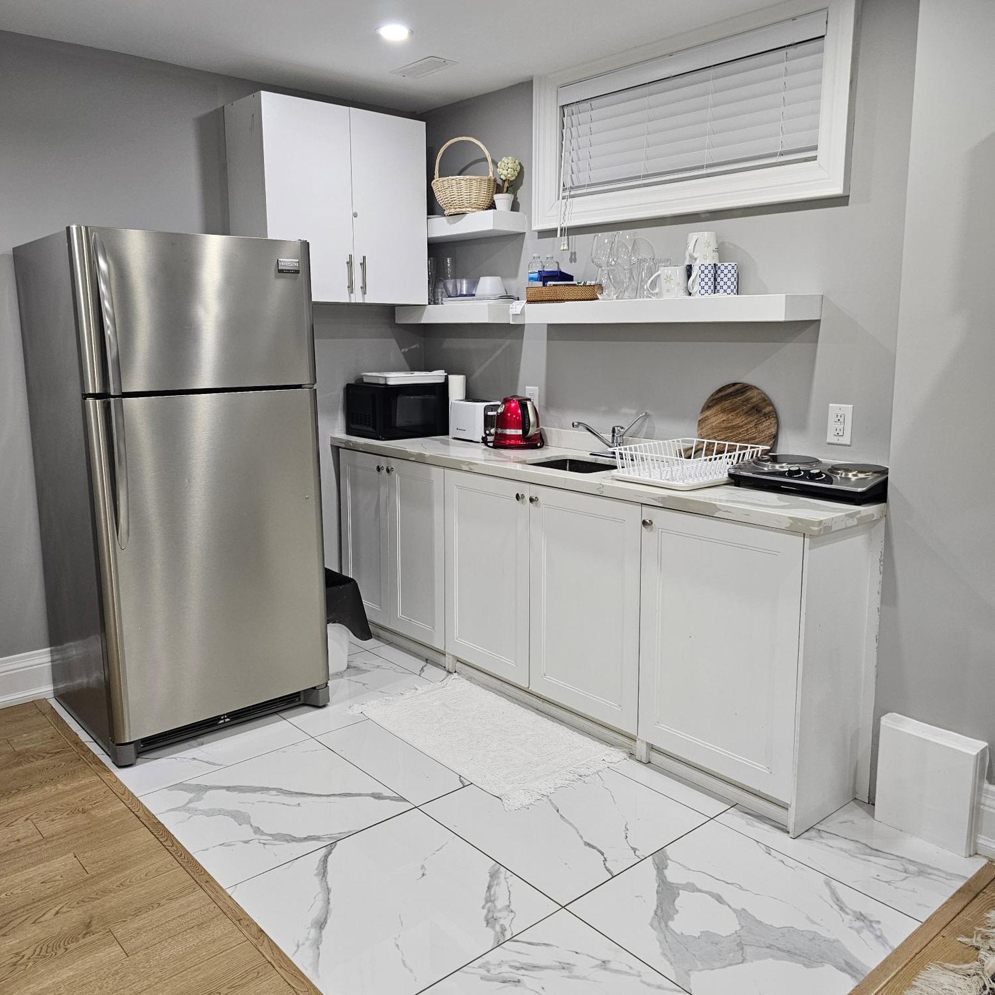 Basement Apartment In Luxury Beach House Торонто Екстер'єр фото