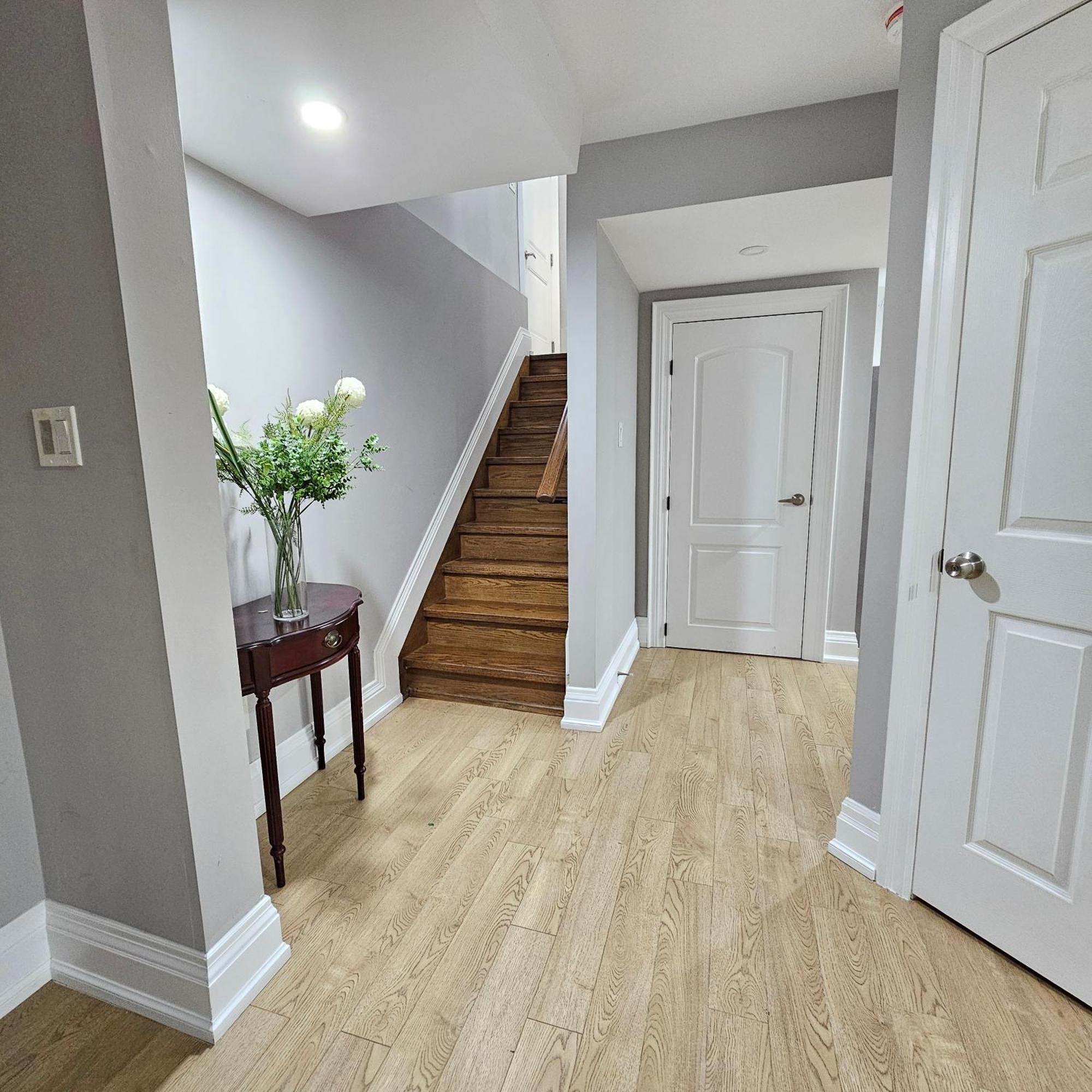 Basement Apartment In Luxury Beach House Торонто Екстер'єр фото